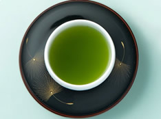 カテキンの含有率は、緑茶が高い